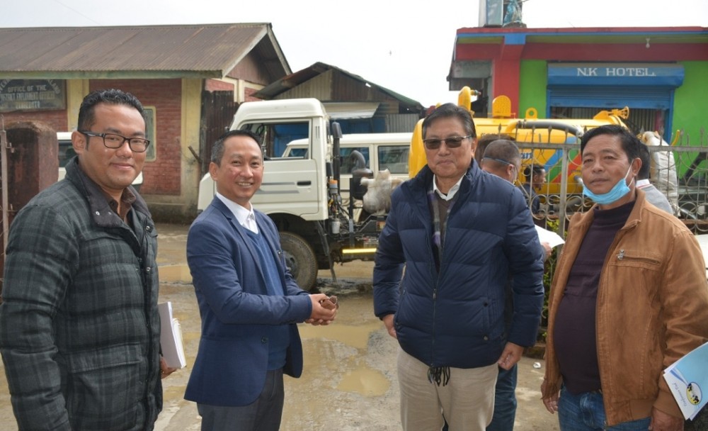  Advisor KT Sukhalu, IAS (Retd) hands over the new cesspool cleaner vehicle keys to ADC Zunheboto, Renbomo Ezung on March 9.(DIPR Photo) 
